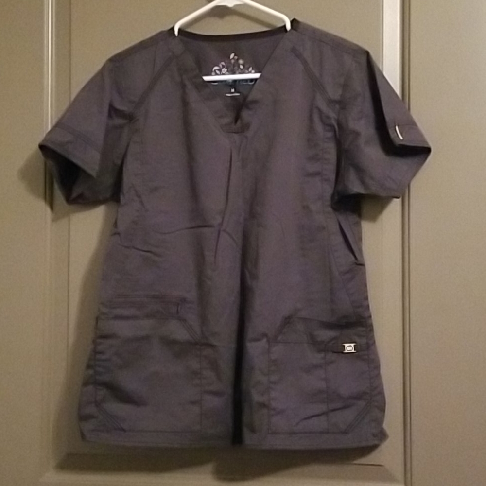 Wonder wink gray scrub top